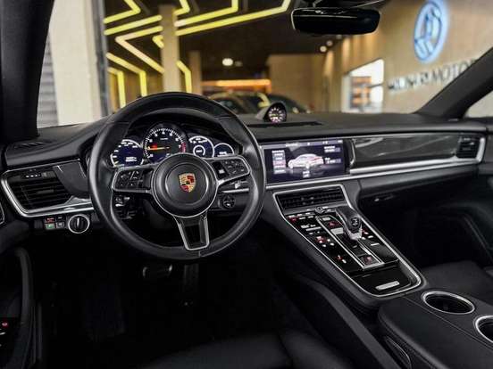 PORSCHE-PANAMERA-2019