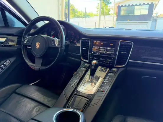 PORSCHE-PANAMERA-2011