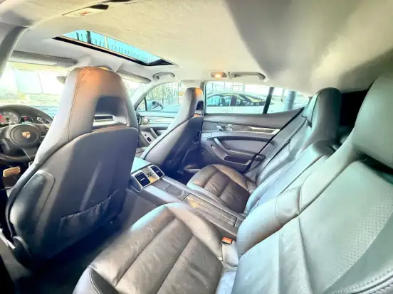 PORSCHE-PANAMERA-2011