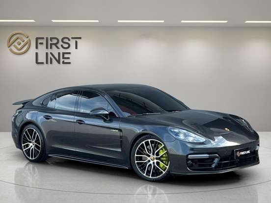 PORSCHE-PANAMERA-2021