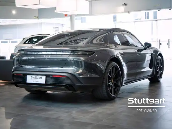 PORSCHE-TAYCAN-2023