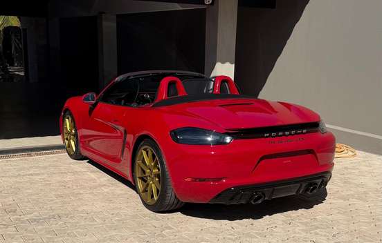 PORSCHE-718-2025