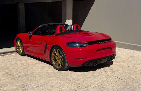 PORSCHE-718-2025