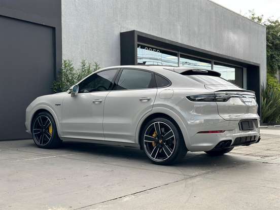PORSCHE-CAYENNE-2023