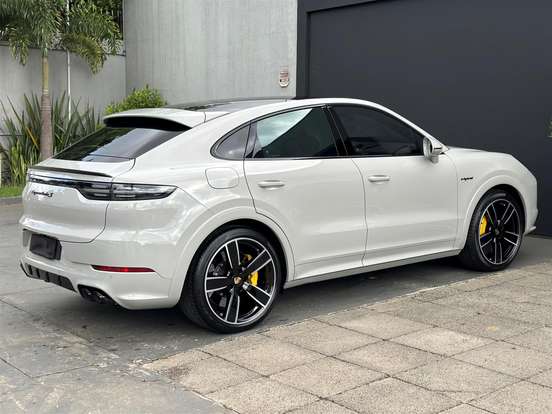PORSCHE-CAYENNE-2023