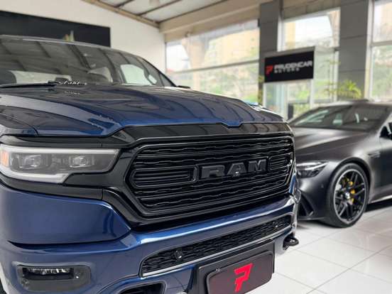 RAM-1500-5.7 V8 GASOLINA LIMITED NIGHT EDITION CD 4X4 AUTOMÁTICO RAM-1500-2023