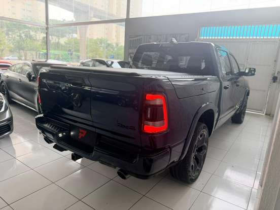 RAM-1500-5.7 V8 GASOLINA LIMITED NIGHT EDITION CD 4X4 AUTOMÁTICO RAM-1500-2023