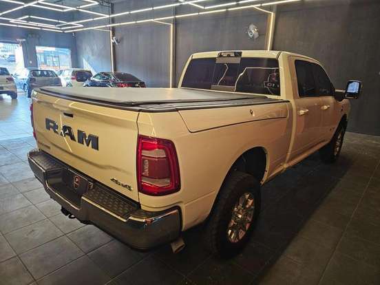RAM-2500-6.7 I6 TURBO DIESEL LARAMIE CD 4X4 AUTOMÁTICO RAM-2500-2023