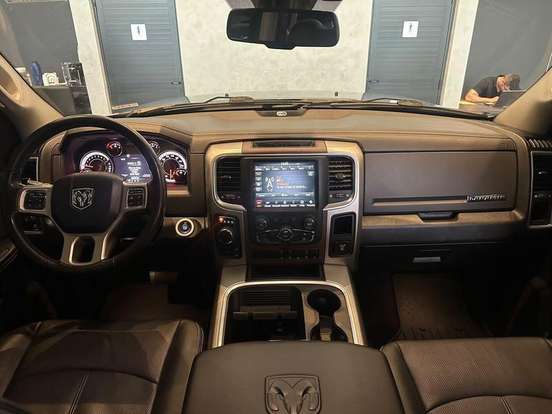 RAM-CLASSIC-5.7 V8 GASOLINA LARAMIE CD 4X4 AUTOMÁTICO RAM-CLASSIC-2022