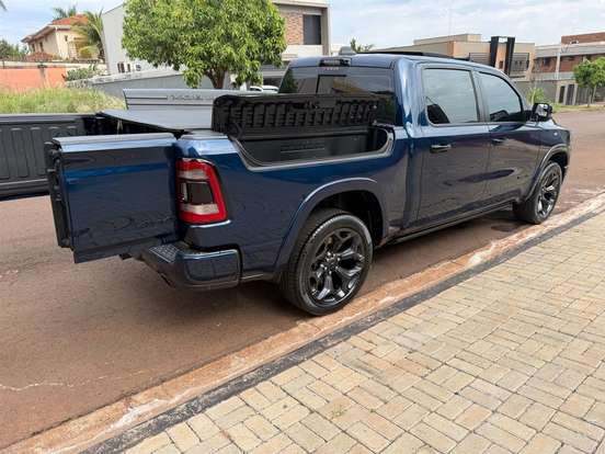 RAM-1500-5.7 V8 GASOLINA LIMITED NIGHT EDITION CD 4X4 AUTOMÁTICO RAM-1500-2023