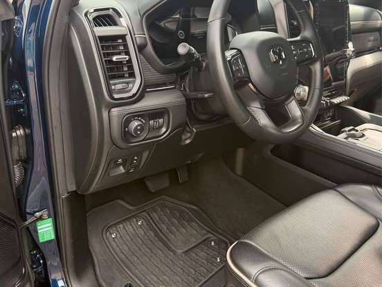 RAM-1500-5.7 V8 GASOLINA LIMITED NIGHT EDITION CD 4X4 AUTOMÁTICO RAM-1500-2023