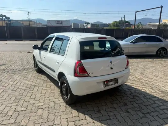 RENAULT-CLIO-2015
