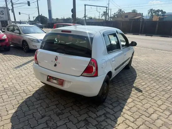 RENAULT-CLIO-2015