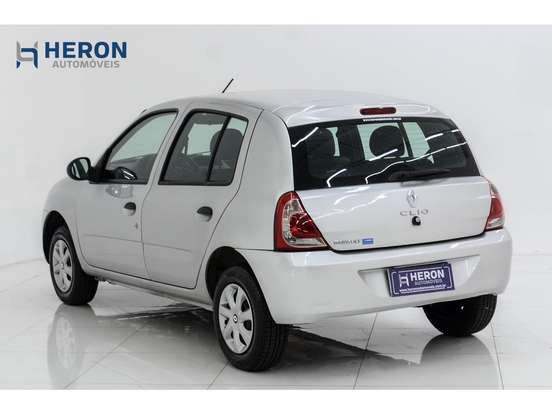 RENAULT-CLIO-2013