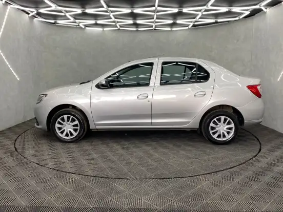 RENAULT-LOGAN-2019