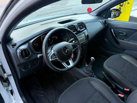 RENAULT-LOGAN-2024