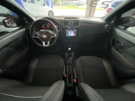 RENAULT-SANDERO-2022