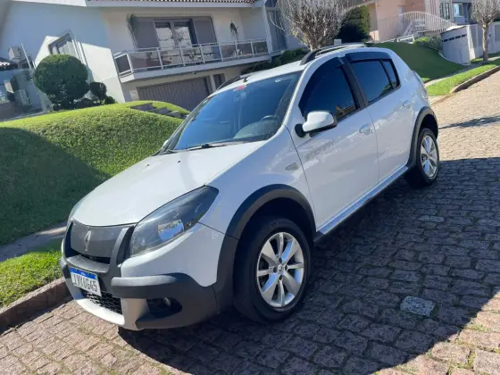 RENAULT SANDERO 1.6 STEPWAY 16V FLEX 4P AUTOMÁTICO