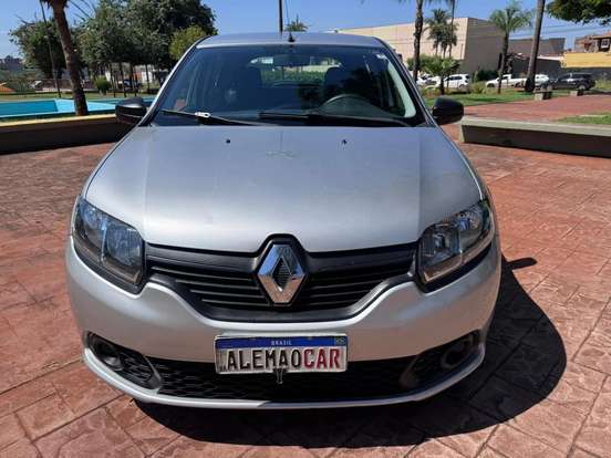 RENAULT-SANDERO-2017