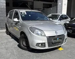 RENAULT SANDERO 1.0 EXPRESSION 16V FLEX 4P MANUAL RENAULT SANDERO 1.0 EXPRESSION 16V FLEX 4P MANUAL