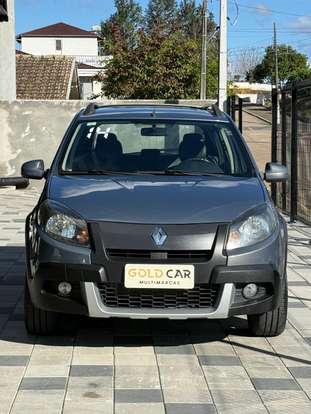 RENAULT-SANDERO-2013