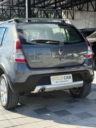 RENAULT-SANDERO-2013