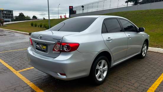 TOYOTA-COROLLA-2011