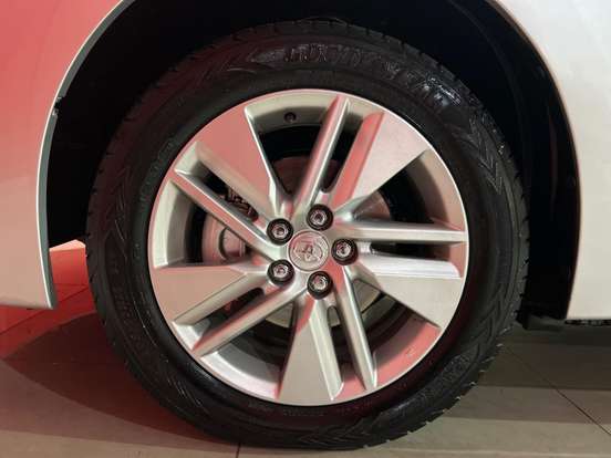 TOYOTA-COROLLA-1.8 GLI 16V FLEX 4P AUTOMÁTICO TOYOTA-COROLLA-2015
