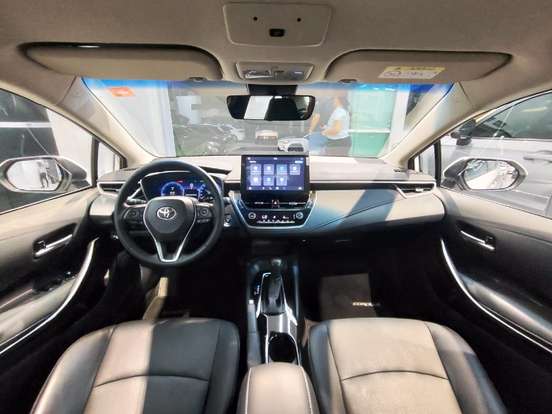 TOYOTA-COROLLA-2025