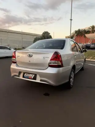 TOYOTA-ETIOS-2019