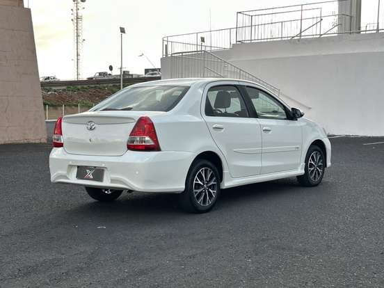 TOYOTA-ETIOS-1.5 PLATINUM SEDAN 16V FLEX 4P AUTOMÁTICO TOYOTA-ETIOS-2017