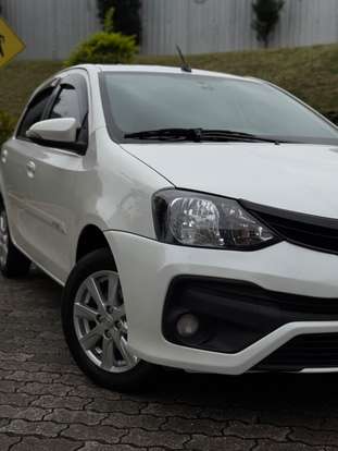 TOYOTA-ETIOS-2018