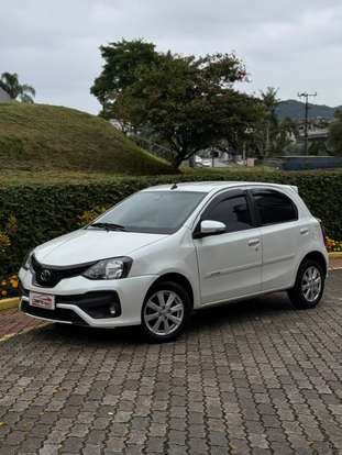 TOYOTA-ETIOS-2018