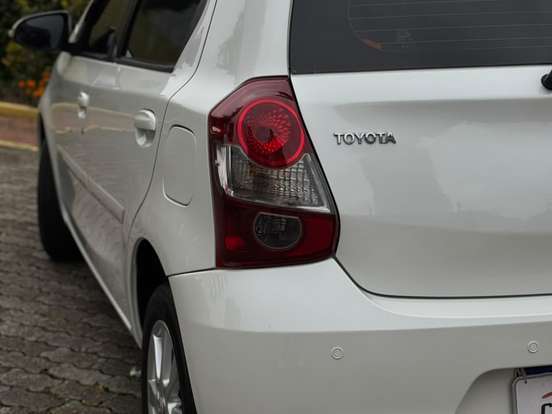 TOYOTA-ETIOS-1.5 X PLUS 16V FLEX 4P AUTOMÁTICO TOYOTA-ETIOS-2018