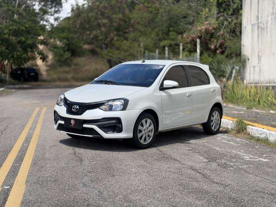 TOYOTA-ETIOS-2019