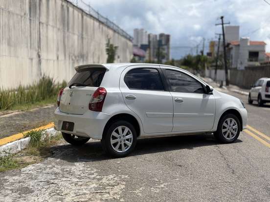 TOYOTA-ETIOS-2019