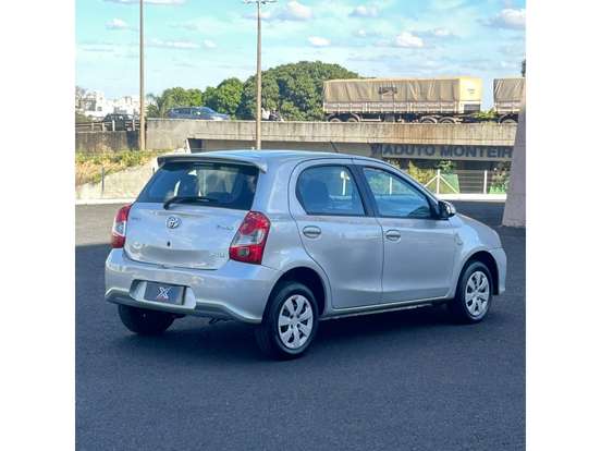 TOYOTA-ETIOS-2017
