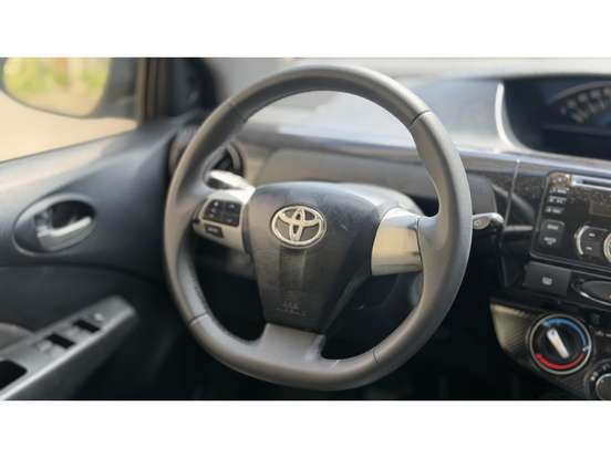 TOYOTA-ETIOS-1.5 XLS 16V FLEX 4P MANUAL TOYOTA-ETIOS-2014