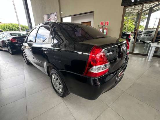 TOYOTA-ETIOS-2013