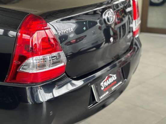 TOYOTA-ETIOS-1.5 XS SEDAN 16V FLEX 4P MANUAL TOYOTA-ETIOS-2013