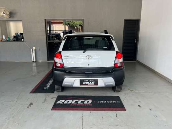 TOYOTA-ETIOS CROSS-2013