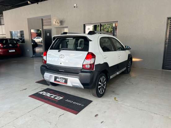 TOYOTA-ETIOS CROSS-2013