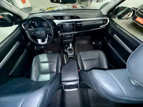 TOYOTA-HILUX-2018