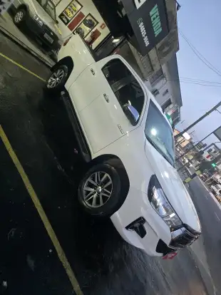 TOYOTA-HILUX-2019