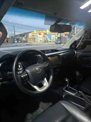 TOYOTA-HILUX-2019