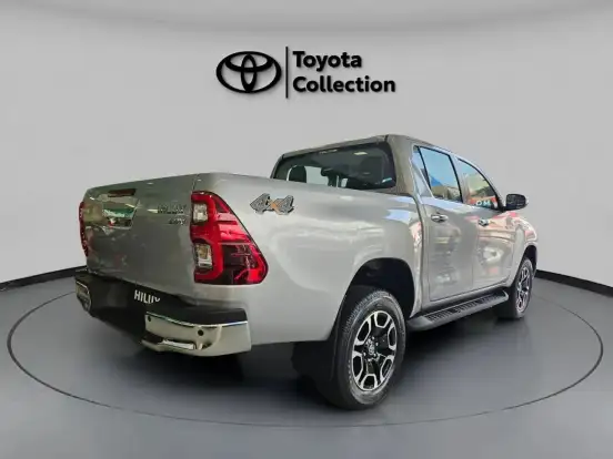 TOYOTA-HILUX-2.8 D-4D TURBO DIESEL CD SRV 4X4 AUTOMÁTICO TOYOTA-HILUX-2025