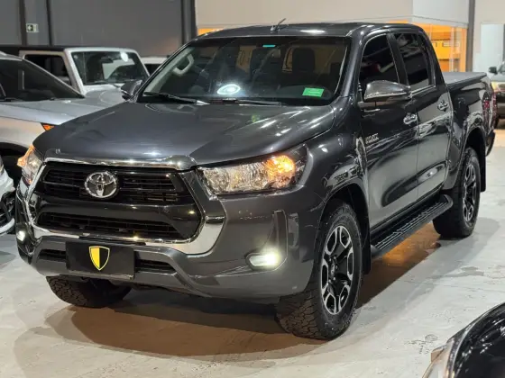 TOYOTA HILUX 2.8 D-4D TURBO DIESEL CD SRV 4X4 AUTOMÁTICO