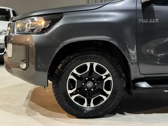 TOYOTA-HILUX-2.8 D-4D TURBO DIESEL CD SRV 4X4 AUTOMÁTICO TOYOTA-HILUX-2020