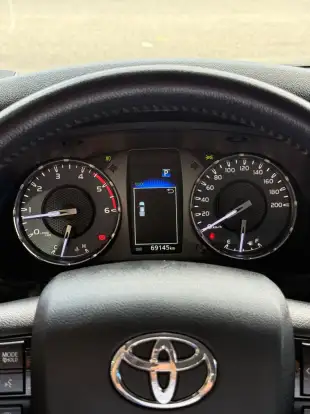 TOYOTA-HILUX-2022