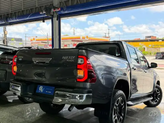 TOYOTA-HILUX-2.8 D-4D TURBO DIESEL CD SRX 4X4 AUTOMÁTICO TOYOTA-HILUX-2022